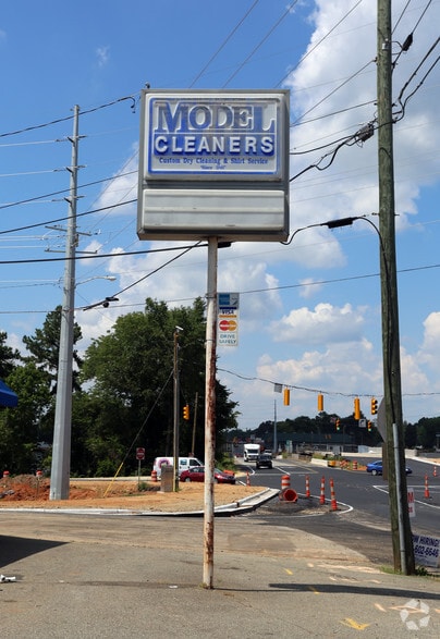 More Photos Of 520 Salem St, Lexington Freestanding For Sale