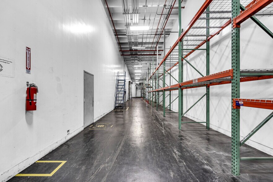 More Photos Of 12800 NW 38th Ave, Opa Locka Warehouse For Lease