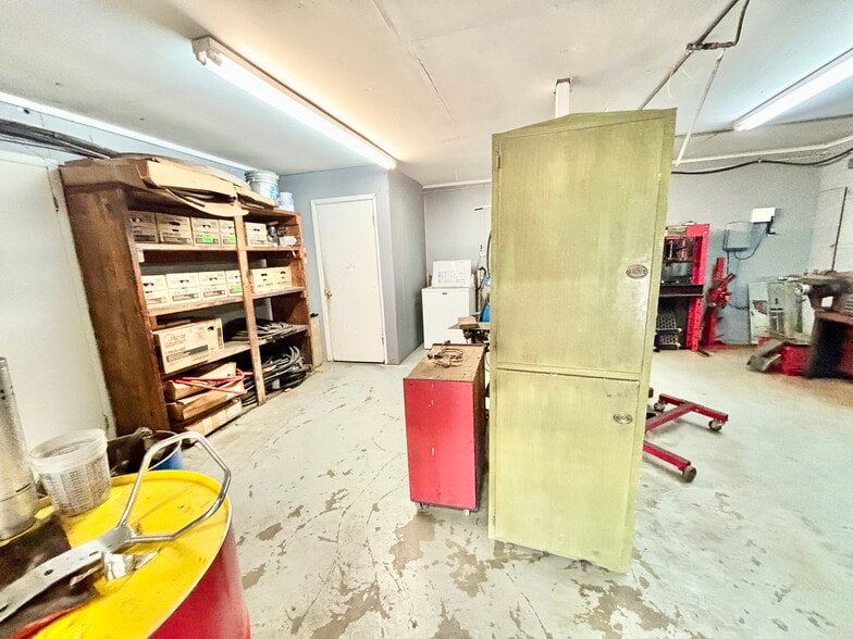 More Photos Of 57 W Oak St, Mc Rae Helena Auto Repair For Sale