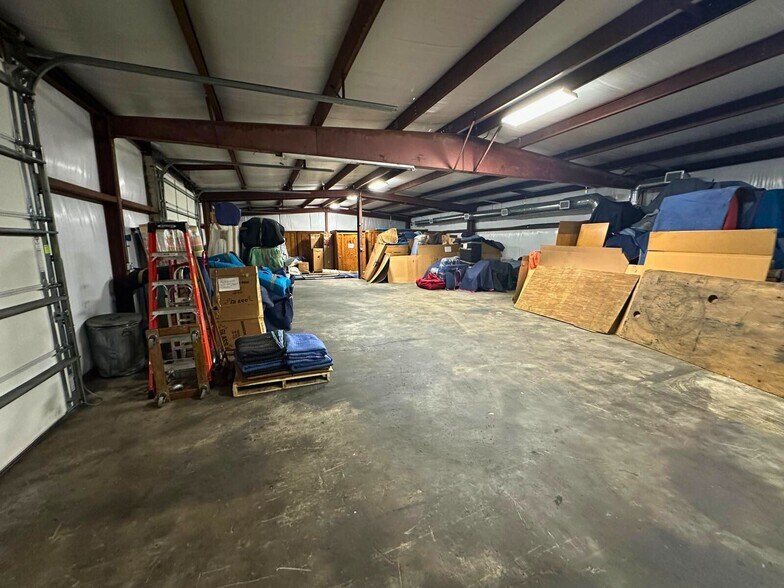 More Photos Of 2910-2930 Maine Ave, Lakeland Distribution For Sale