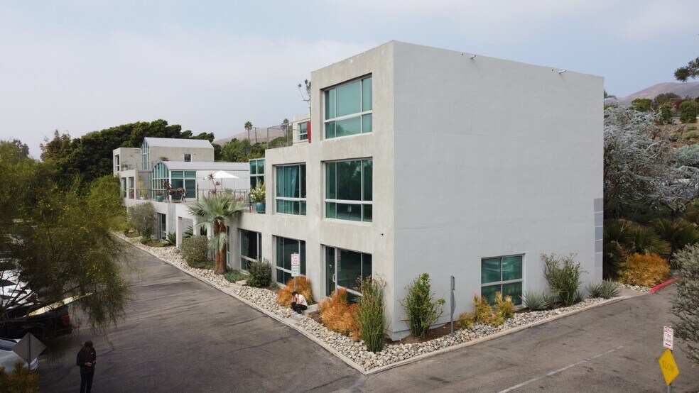 More Photos Of 24955 Pacific Coast Hwy, Malibu Loft Creative Space For Lease