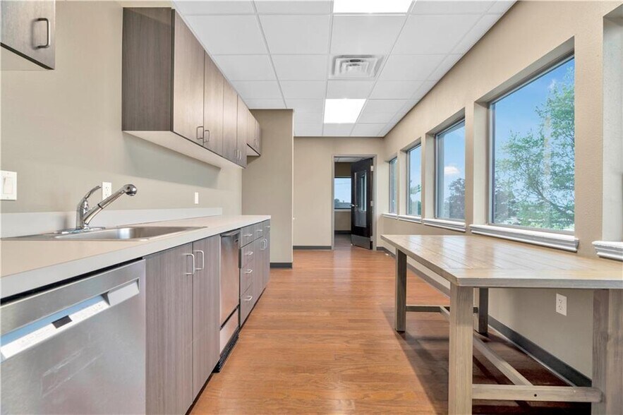 More Photos Of 1088 E Millsap Rd, Fayetteville Office For Lease