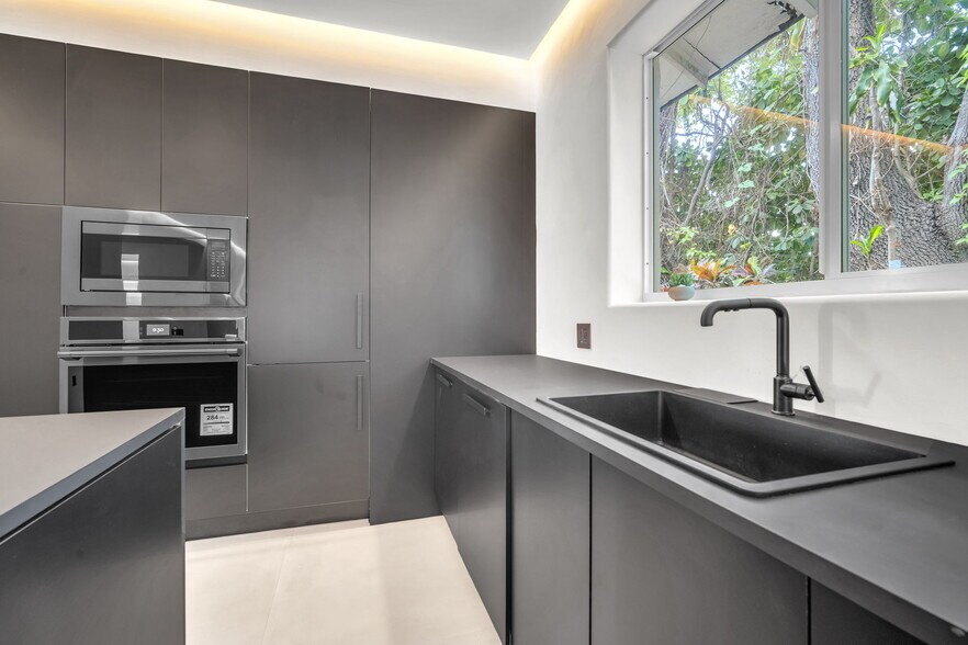 More Photos Of 120 NE 25th St, Miami Specialty For Sale