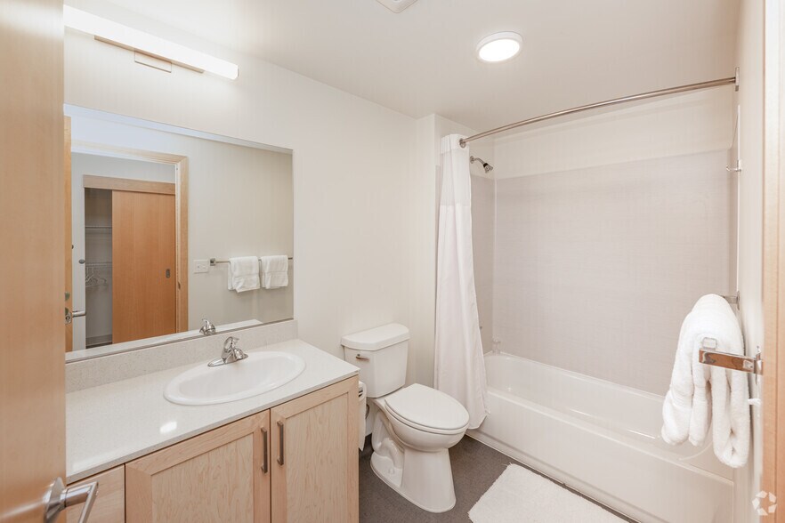 More Photos Of 1400 Madison St, Seattle Apartments For Lease