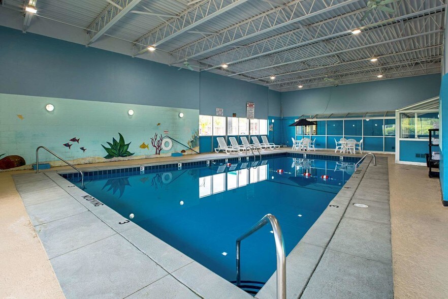 More Photos Of 3537 W Broadway, Council Bluffs Hotel For Sale