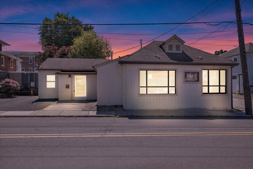 More Photos Of 318 State St, Pottstown Freestanding For Sale