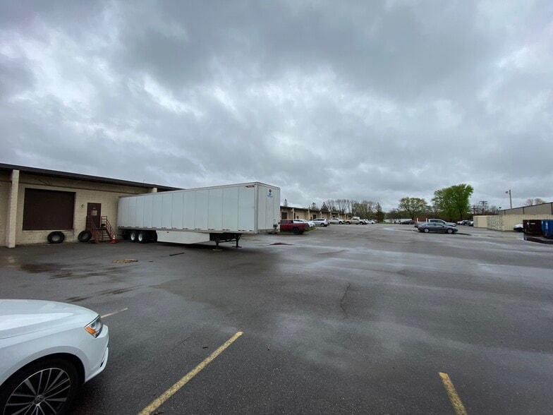 More Photos Of 2525 Nevada Ave N, Golden Valley Light Distribution For Sale