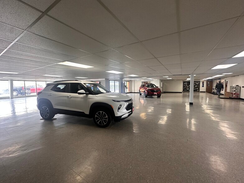 More Photos Of 12 Lincoln St, Diamondville Showroom For Sale