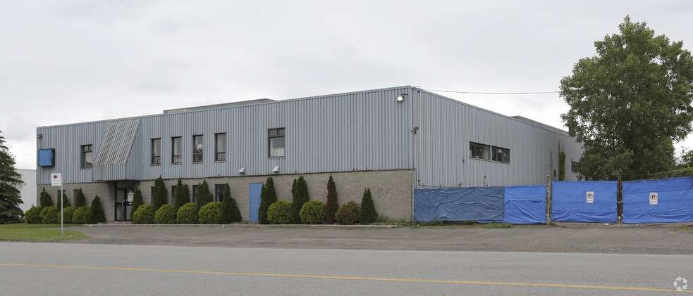 Primary Photo Of 12180 Boul Industriel, Montréal Service For Sale