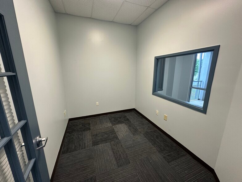 More Photos Of 7752-7756 Gateway Ln, Concord Medical For Lease