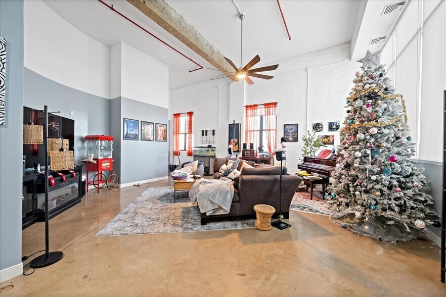 More Photos Of 128 N 8th St, Allentown Warehouse For Sale