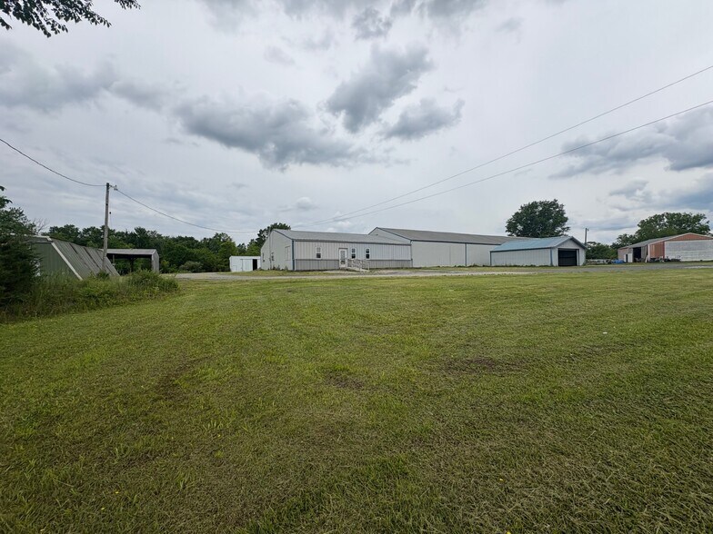 More Photos Of 2020 Chambersburg Rd, Gettysburg Warehouse For Lease