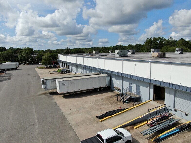 More Photos Of 8475 Western Way, Jacksonville Unknown For Lease