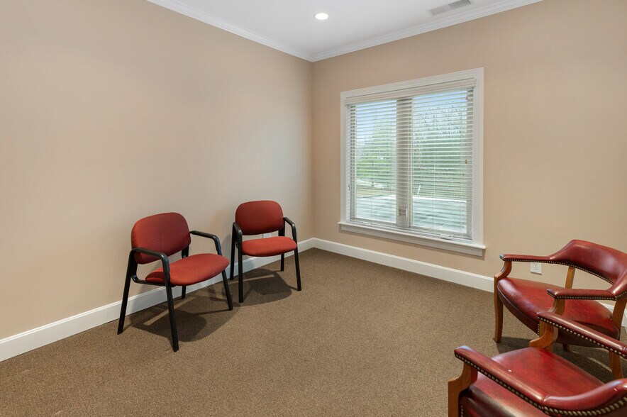 More Photos Of 815 John Harper Rd, Shepherdsville Office For Sale