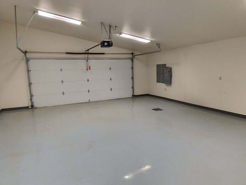 More Photos Of 521 S Fir Ave, Deer Park Auto Repair For Sale