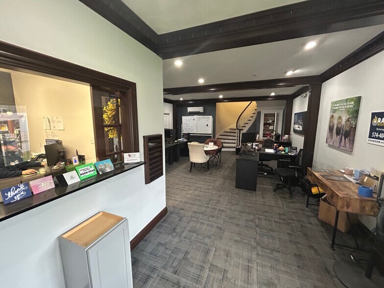 More Photos Of 3635 N Home St, Mishawaka Service For Lease