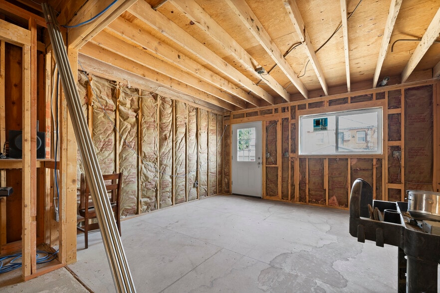 More Photos Of 537 2nd St, Havre Hotel For Sale