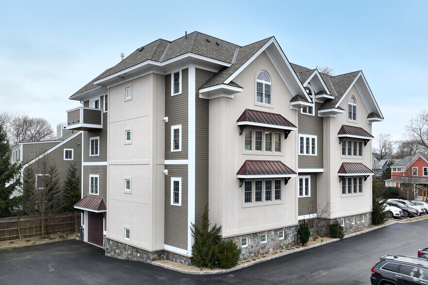 More Photos Of 227 Willow St, South Hamilton Office For Lease