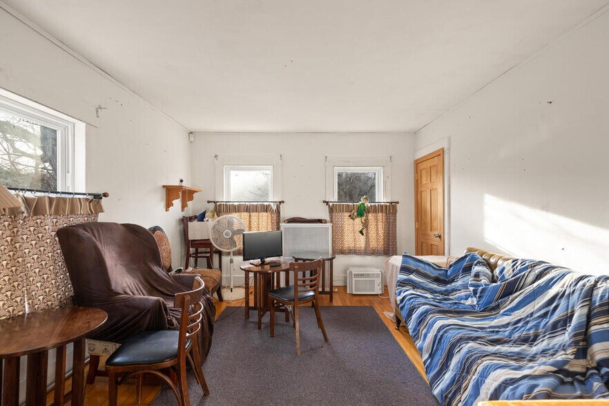 More Photos Of 251 Hampstead St, Methuen Flex For Sale