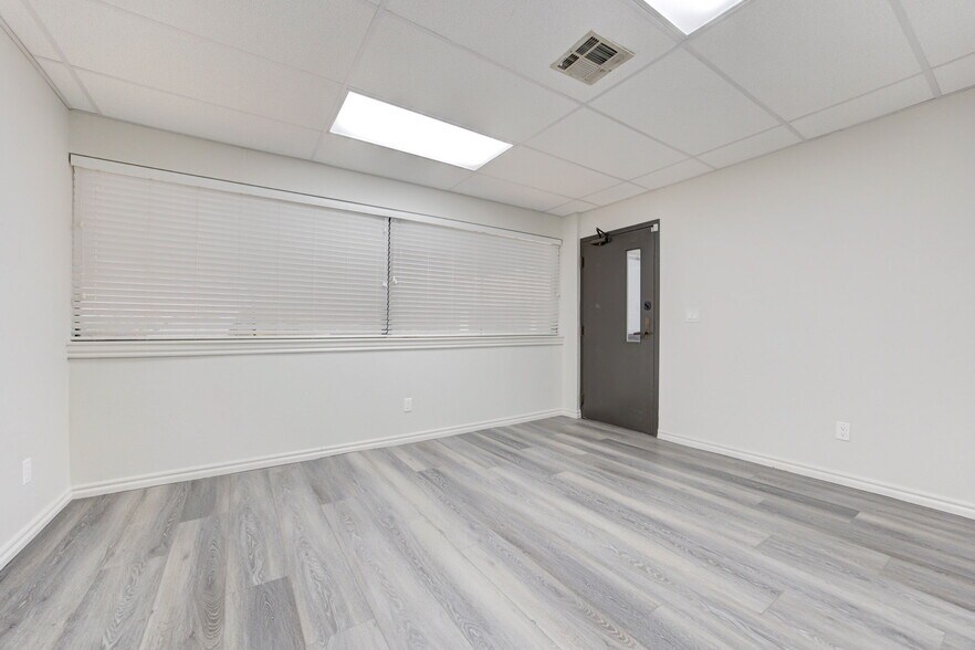 More Photos Of 2401 Tee Cir, Norman Office For Sale