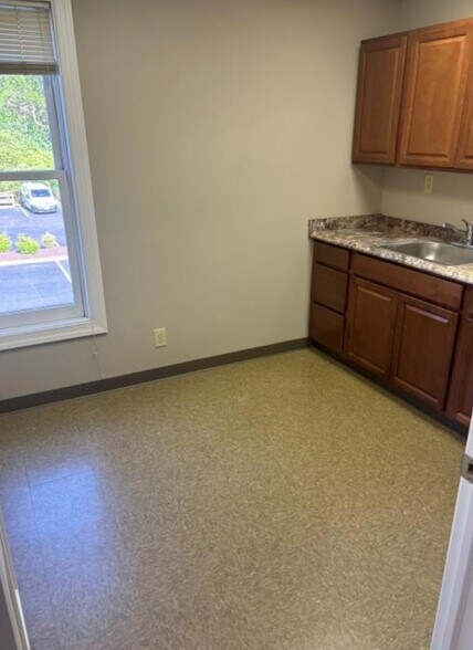 More Photos Of 156 Strawberry Plains Rd, Williamsburg Medical For Sale