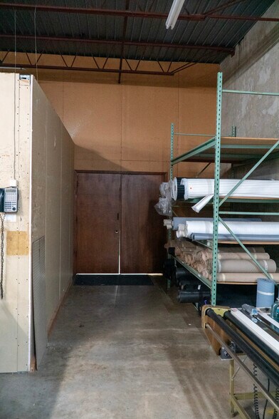 More Photos Of 3911 Woodbury Dr, Austin Warehouse For Sale