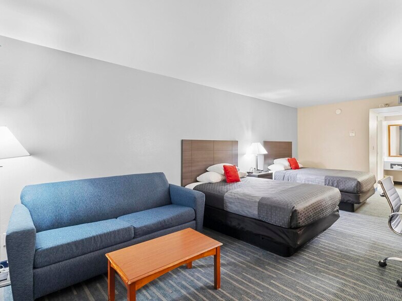More Photos Of 850 S Bluff St, St George Hotel For Sale