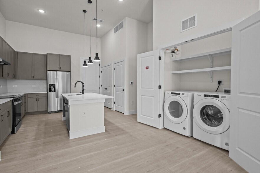 More Photos Of 760 Airport Blvd, Austin Apartments For Lease