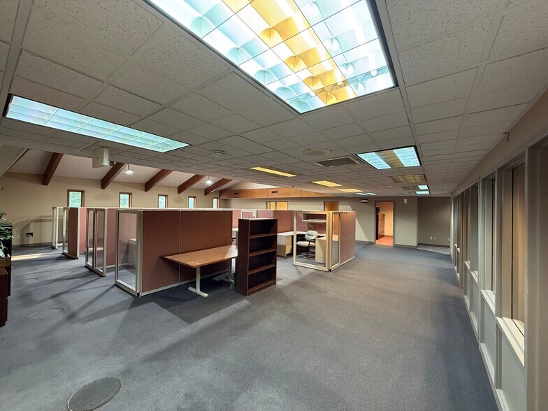 More Photos Of 321 S Blanchard St, Findlay Office For Sale