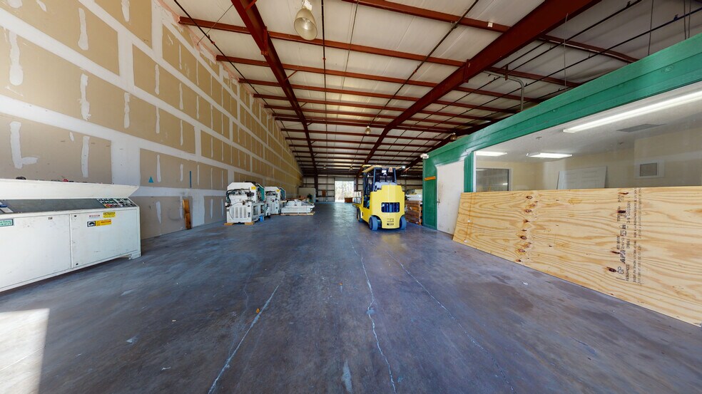 More Photos Of 1857 Patterson Ave, Deland Warehouse For Lease