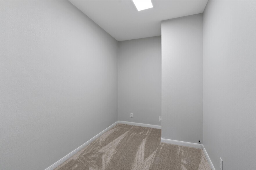 More Photos Of 113 Holmstrom St, Hutto Specialty For Sale