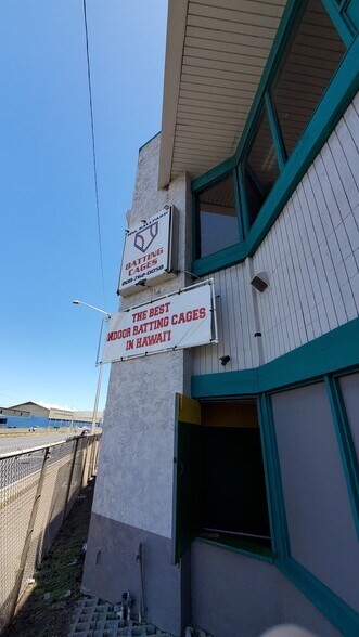 More Photos Of 2290 Alahao Pl, Honolulu Warehouse For Lease