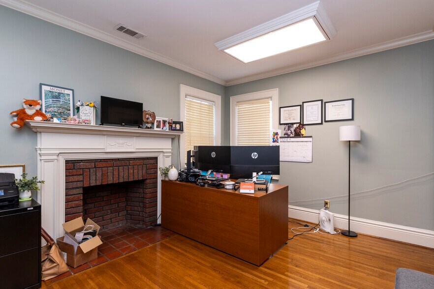 More Photos Of 1310 Augusta St, Greenville Office For Lease