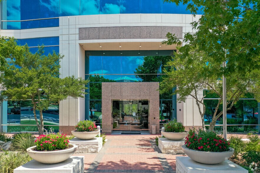 More Photos Of 5001 Plaza On The Lake Dr, Austin Office For Lease