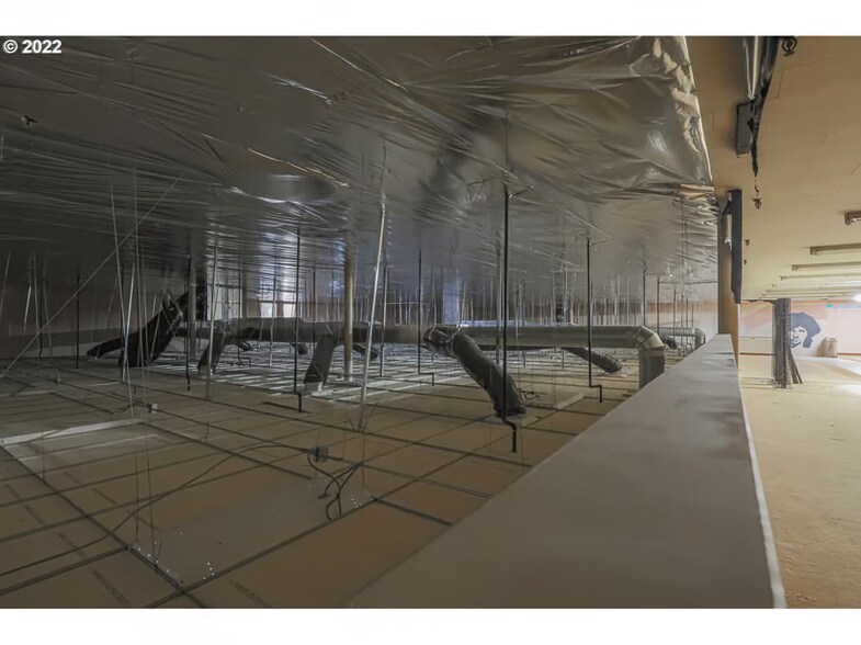 More Photos Of 181 Anderson Ave, Coos Bay Department Store For Sale