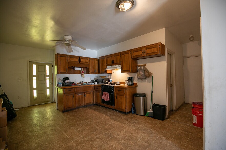 More Photos Of 2747 Eaton ave, Lakeland Specialty For Sale