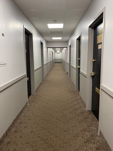 More Photos Of 950-970 S Broadway, Hicksville Office For Lease