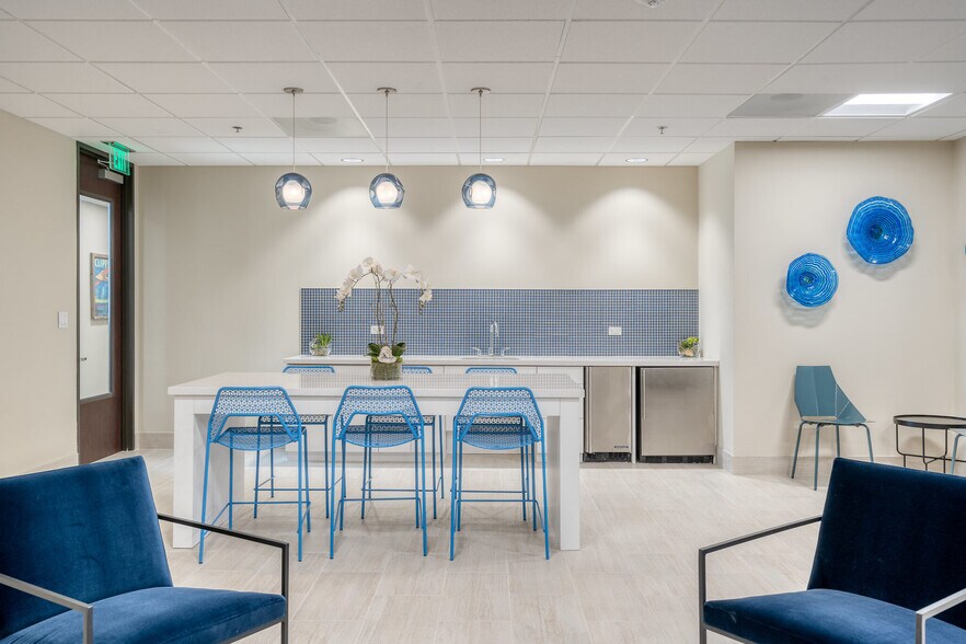 More Photos Of 16051 Addison Rd, Addison Office For Lease