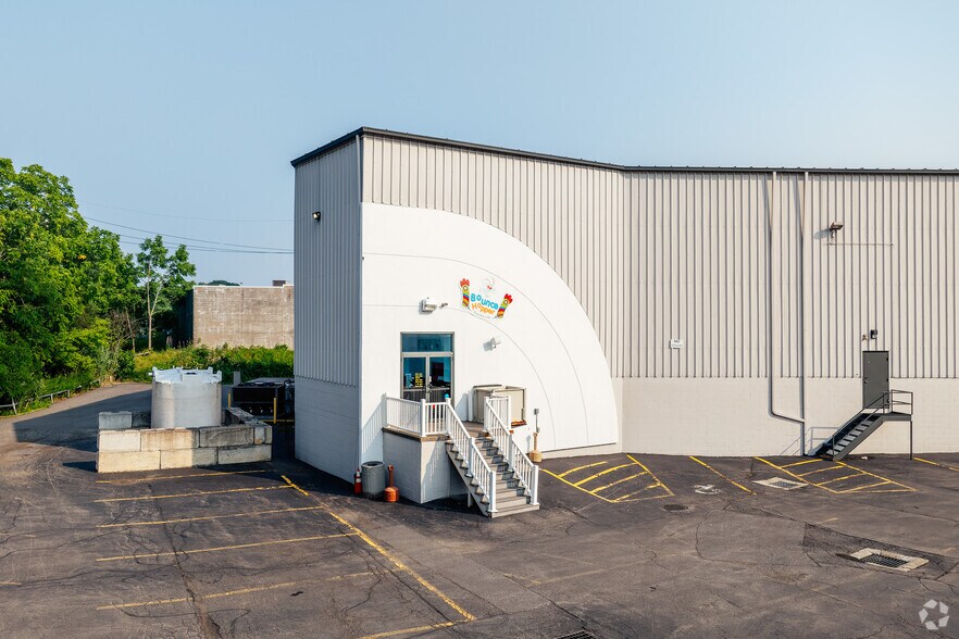 More Photos Of 3300 Monroe Ave, Rochester Storefront For Lease