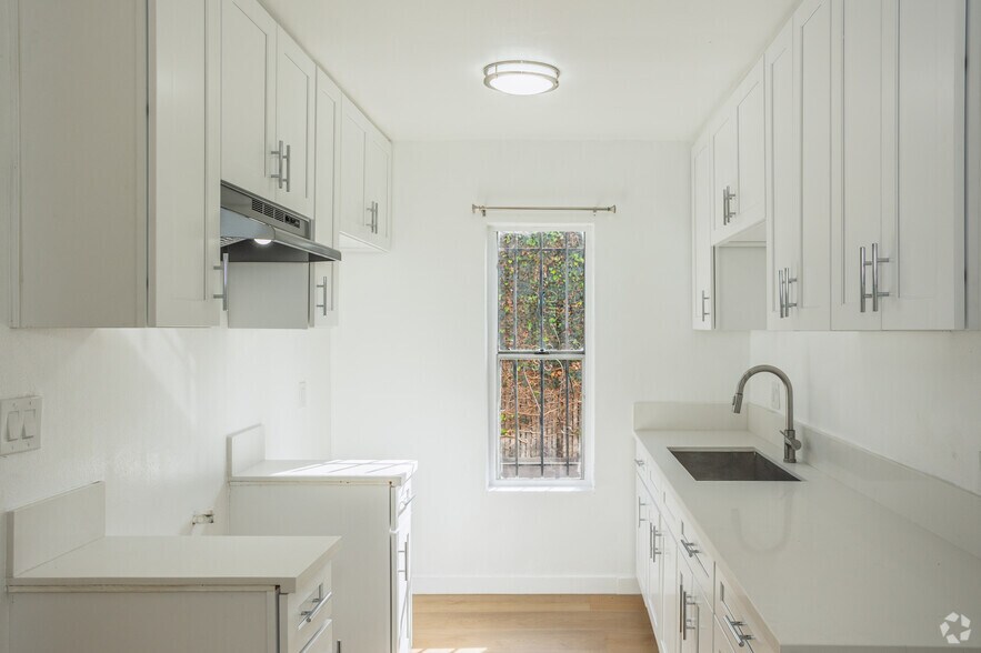 More Photos Of 533-535 W 75th St, Los Angeles Apartments For Sale