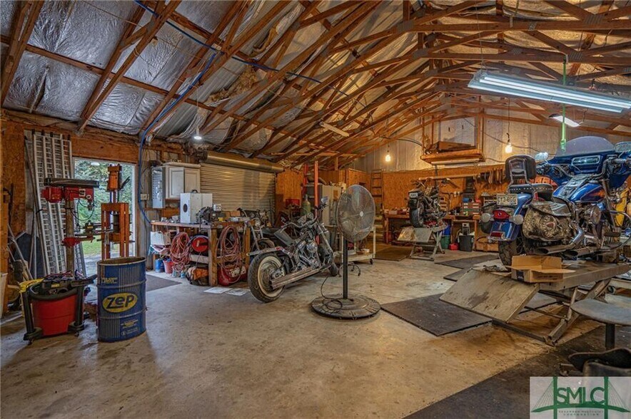 More Photos Of 895 W Highway 80, Eden General Retail For Sale