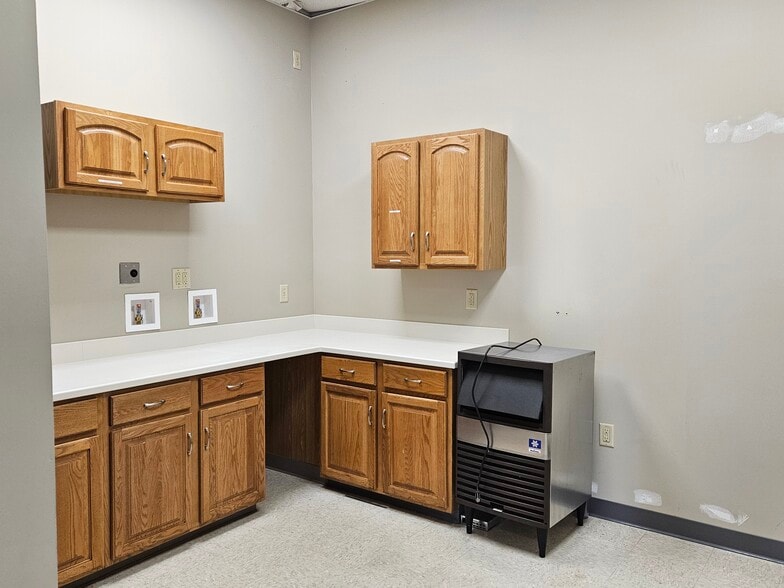 More Photos Of 6200 State St, Saginaw Office For Lease