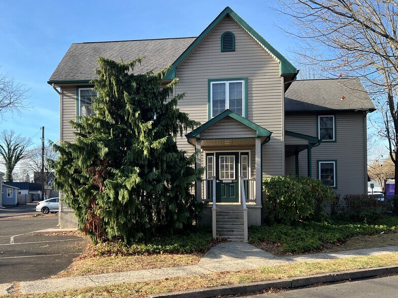 More Photos Of 174 W State St, Doylestown Freestanding For Sale