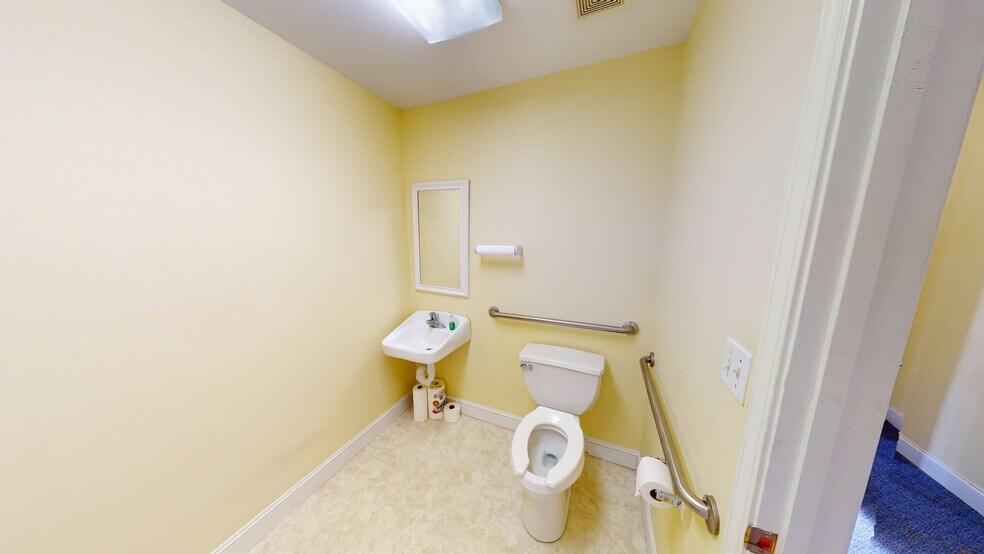 More Photos Of 1 N Congress St, York Storefront Retail Office For Lease