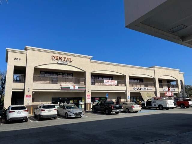 More Photos Of 204 E 17th St, Costa Mesa Unknown For Lease