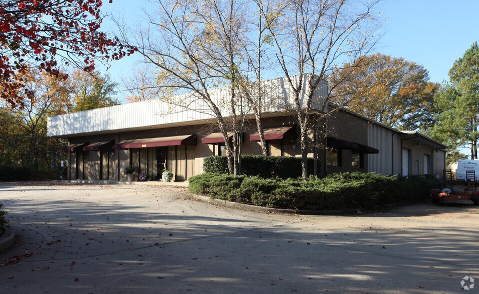 More Photos Of 6965 Commercial Dr, Morrow Warehouse For Sale