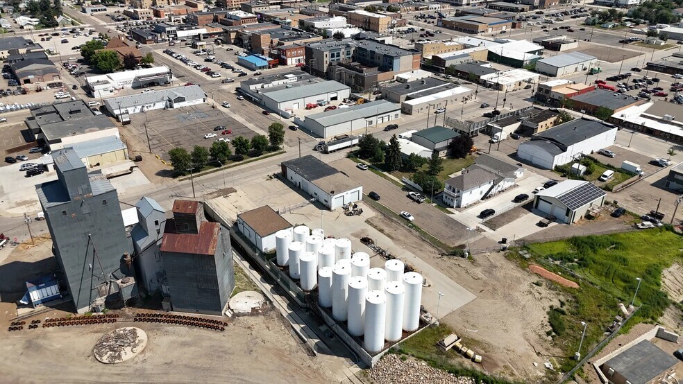 More Photos Of 103 1st St W, Williston Flex For Sale