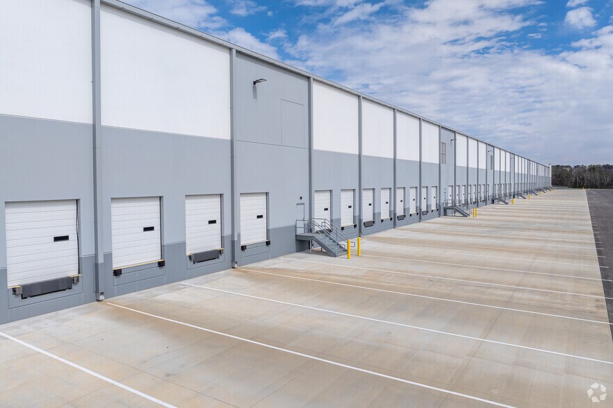 More Photos Of 8206 N US Highway 129, Pendergrass Distribution For Lease