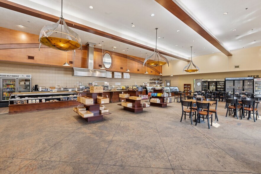 More Photos Of 981 Sibley Memorial Hwy, Lilydale Restaurant For Sale