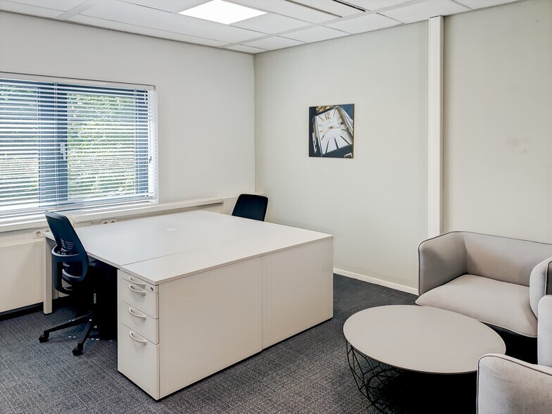 More Photos Of 400 White Oaks Blvd, Bridgeport Coworking Space